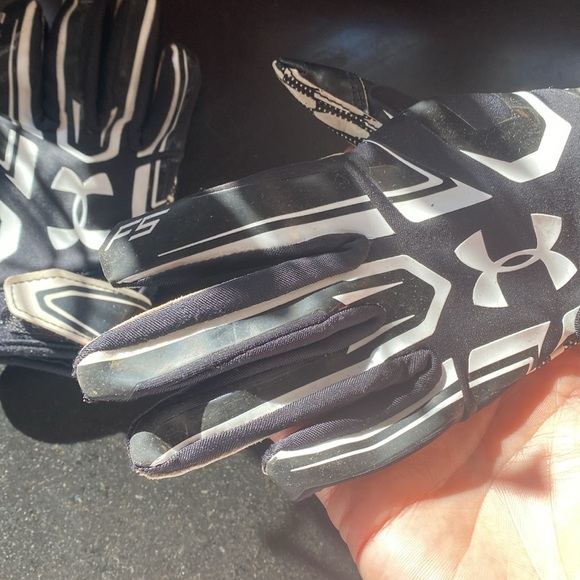 Under Armour Youth Small F5 Football Gloves - Picture 6 of 6